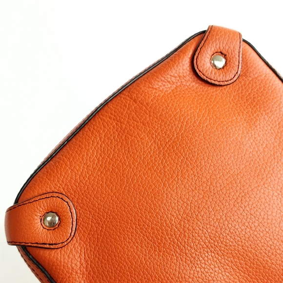 🇨🇦Danier Orange Leather Rivet Detailed Crossbody - Picture 6 of 9